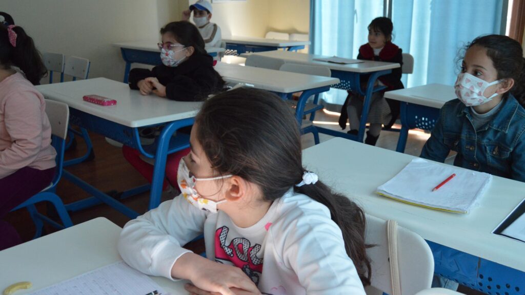 Education turns into a game with flash card sentences