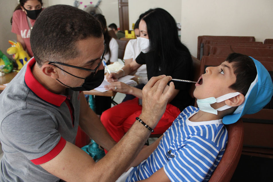 Dental check up and oral hygiene session along with tips on how to keep their teeth healthy with Dr Ammar Mosa.