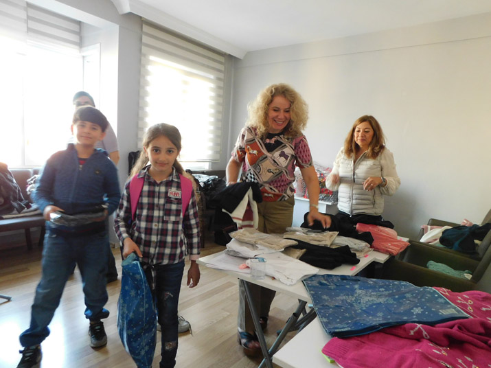Hanan Team and Volunteers Provides Winter Clothes for Kids